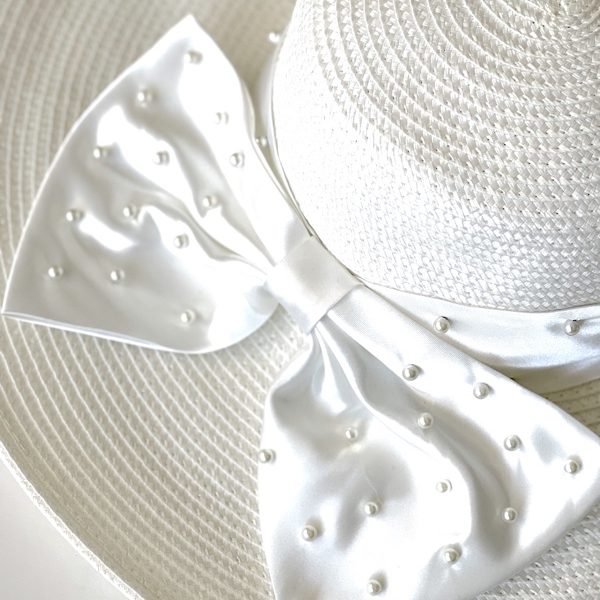 August Hat | כובע לבן פפיון אוגוסט הט
