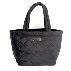 Marc Jacobs | תיק כתף שחור מרופד מארק ג’ייקובס