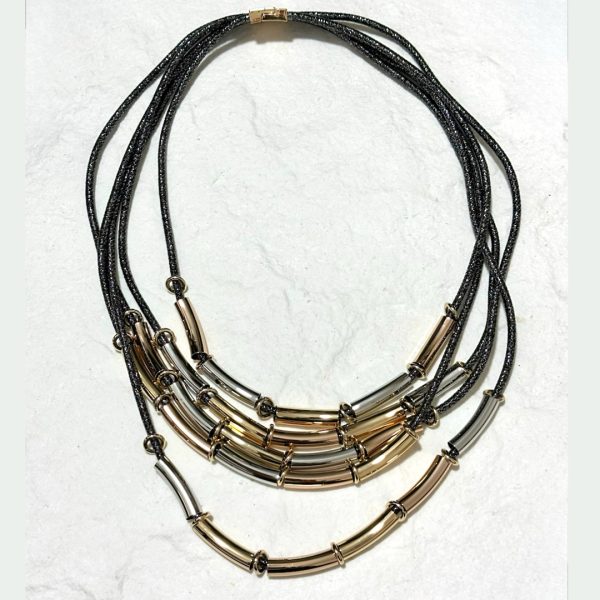 Charm -שרשרת טוויסט אורבני – חבל שחור וצינורות זהב וכסף צ'ארם