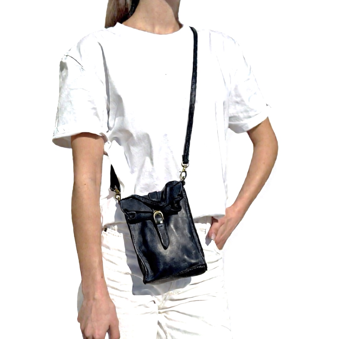 LeaLab | תיק צד מיני-וינטג מעור טבעי עם אבזם צבע שחור ליאלב