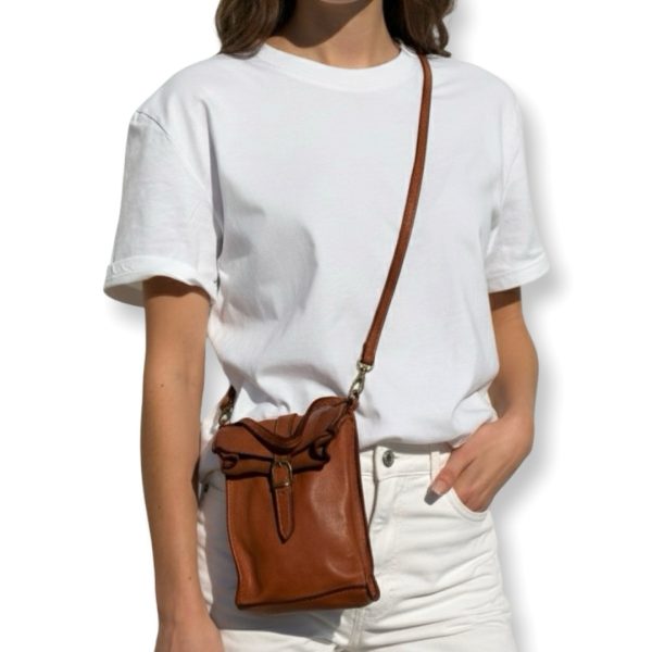 LeaLab | תיק צד מיני-וינטג מעור טבעי עם אבזם צבע קאמל ליאלב