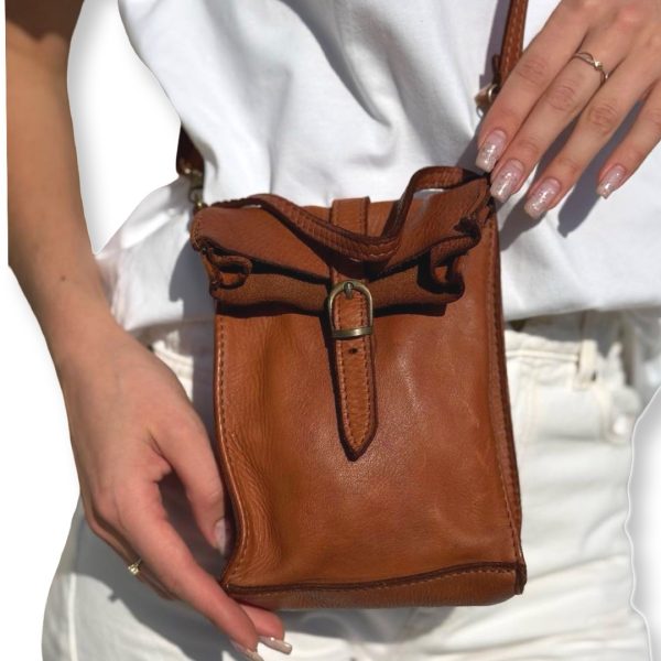 LeaLab | תיק צד מיני-וינטג מעור טבעי עם אבזם צבע קאמל ליאלב