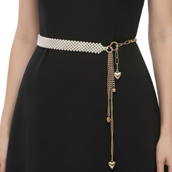 LeaLab | חגורת מותן משובצת פנינים עם שרשראות זהב ותליוני לבבות ליאלב
