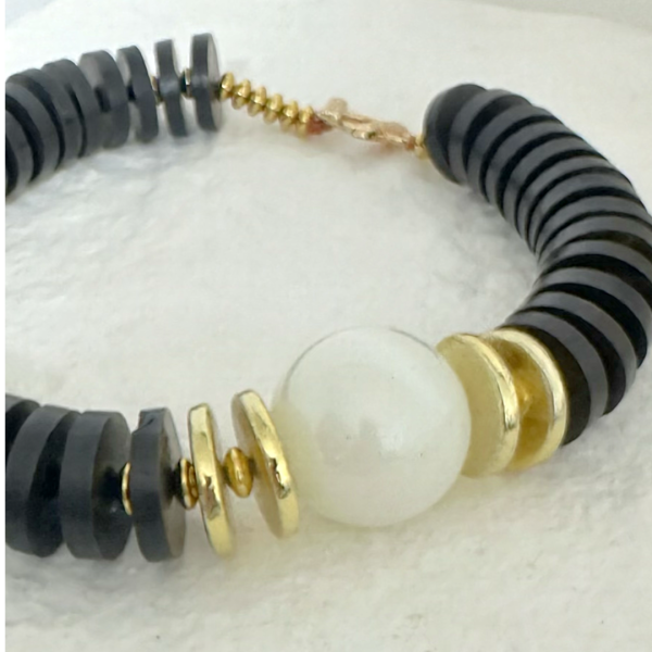 Charm -שרשרת עץ ופנינה נואר קלאסיק צבע שחור צ'ארם