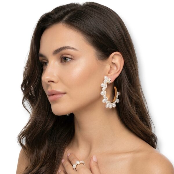 Charm -עגילי חישוק יוקרתיים משובצים ״פנינים״ צ'ארם