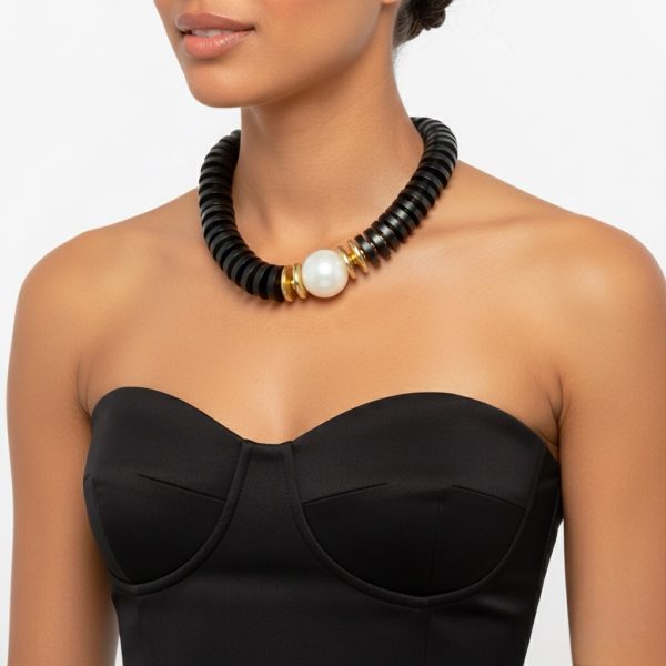 Charm -שרשרת עץ ופנינה נואר קלאסיק צבע שחור צ'ארם