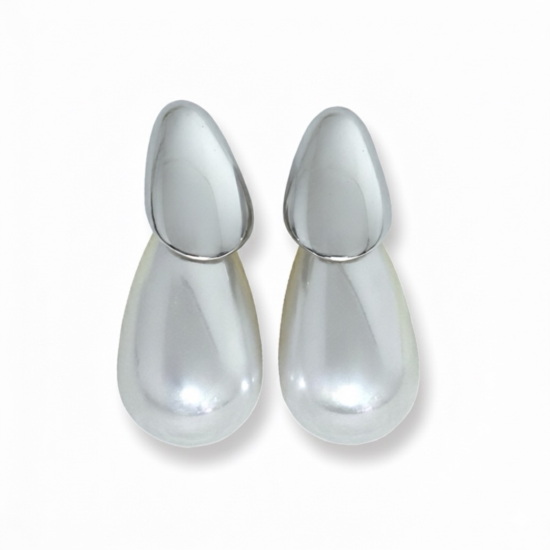 Joyas -עגילי טיפה מודרניים צבע כסף ופנינה ג'ויה