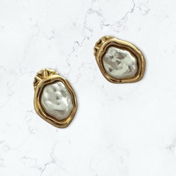 Charm -עגילים צמודים אסימטרים זהב פרל לבן צ'ארם