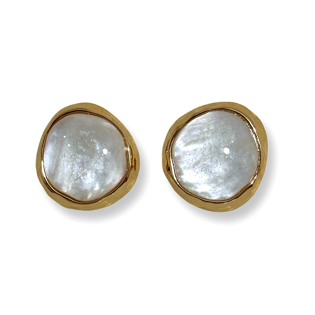 Charm -עגילי קמיע אסימטרי זהב פרל לבן צ'ארם