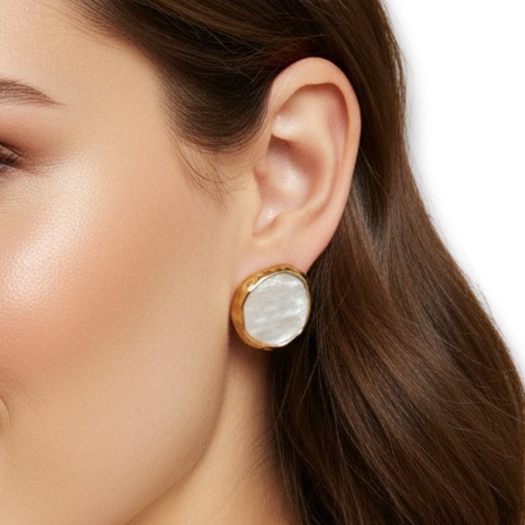 Charm -עגילי קמיע אסימטרי זהב פרל לבן צ'ארם