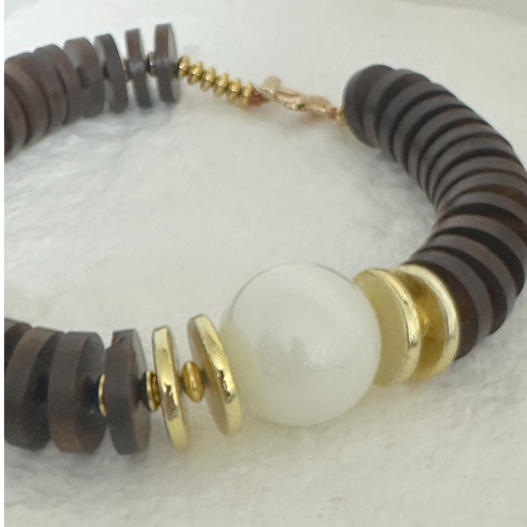 Charm -שרשרת עץ ופנינה נואר קלאסיק צבע חום צ'ארם