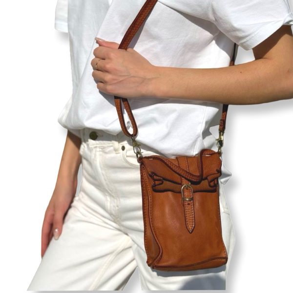 LeaLab | תיק צד מיני-וינטג מעור טבעי עם אבזם צבע קאמל ליאלב