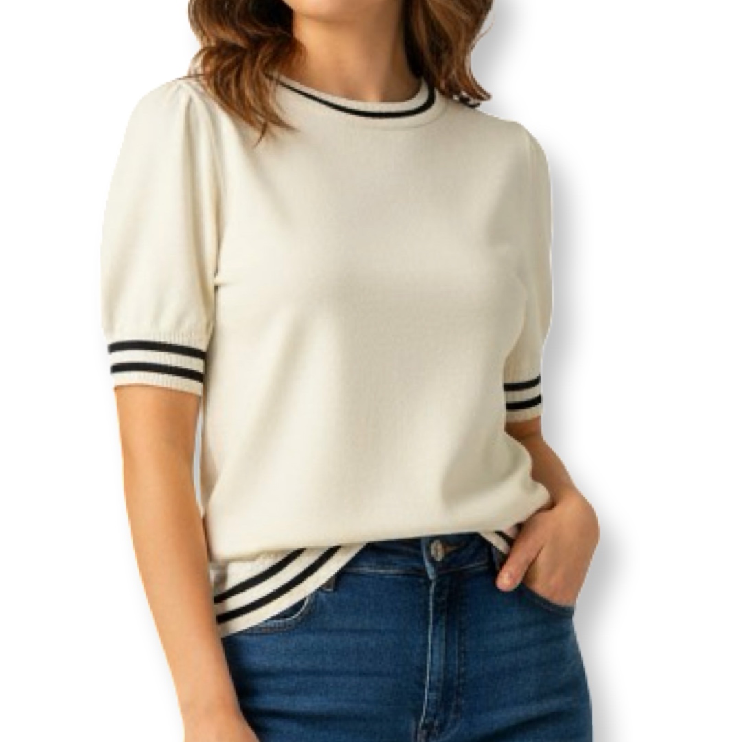 J-Clair | חולצת סריג אופנתית קצרה עם פסי רטרו בצווארון צבע בז׳ ג׳וקלייר