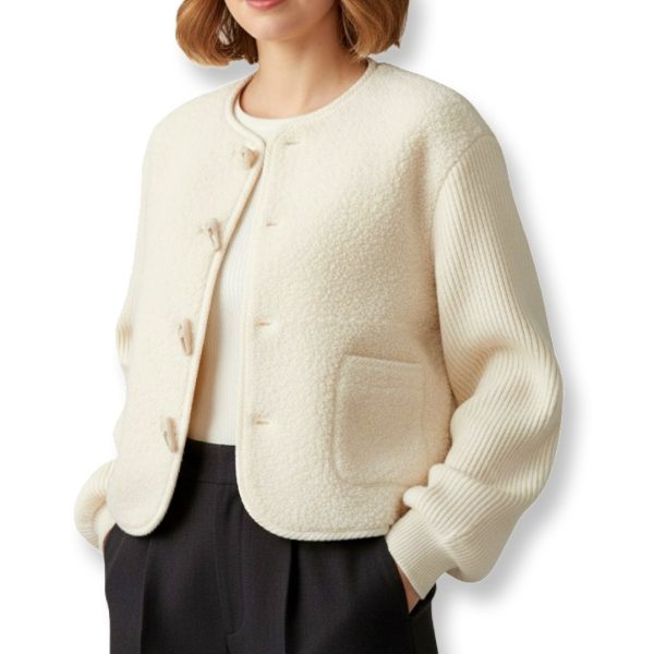 J-Clair | ג'קט-קרדיגן פרוותי בסגנון דאפל כפתורי טוגל צבע אופוויט ג׳וקלייר