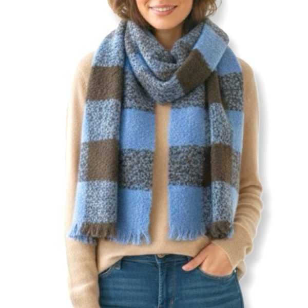 Luna-Chiara | צעיף 'בלאנקט' משובץ רך ונעים בגווני תכלת/חום לונה קיארה