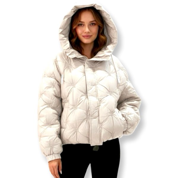 J-Clair | מעיל פוף קווילט מרופד יוקרתי עם קפוצ'ון צבע אופוויט ג׳וקלייר