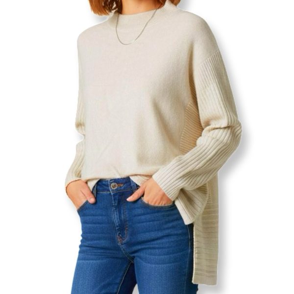 J-Clair | סריג אוברסייז אופנתי גימור אסימטרי צבע בז׳ ג׳וקלייר