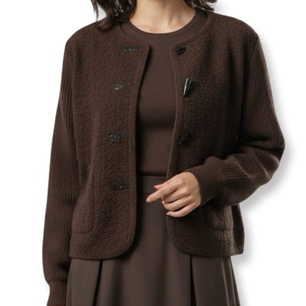 J-Clair | ג'קט-קרדיגן פרוותי בסגנון דאפל כפתורי טוגל צבע חום ג׳וקלייר