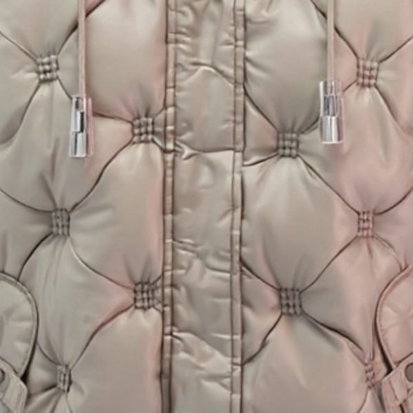 J-Clair | מעיל פוף קווילט מרופד יוקרתי עם קפוצ'ון צבע בז' מטאלי ג׳וקלייר