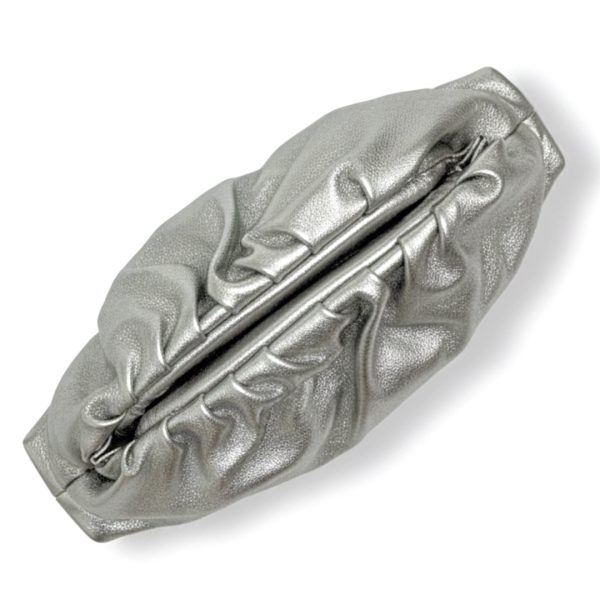 LeaLab | תיק ערב/פאוץ עור "ענן" במראה מקומט צבע כסף ליאלב