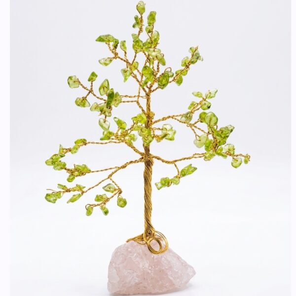 Cristal-עץ אבני קריסטל פרידוט לשפע, שמחה וצמיחה פנימית ושמחת חיים