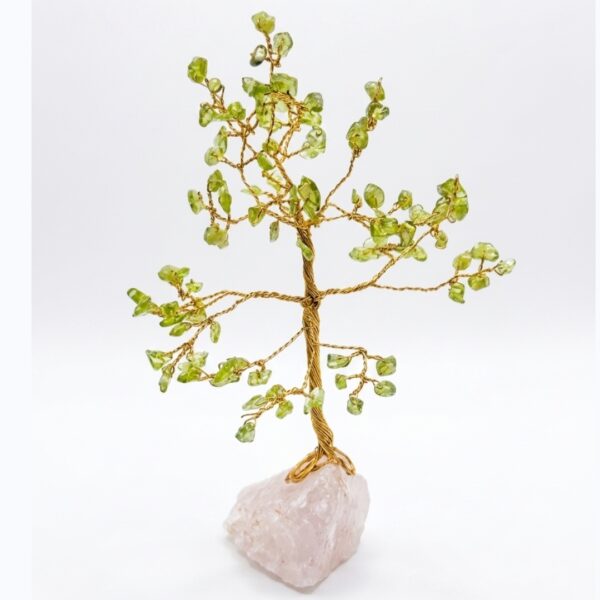 Cristal-עץ אבני קריסטל פרידוט לשפע, שמחה וצמיחה פנימית ושמחת חיים