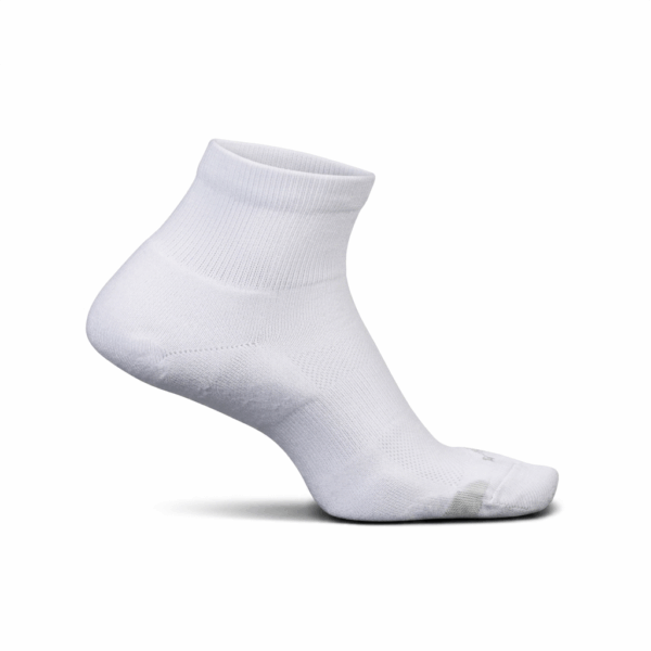 Feetures Therapeutic Cushion-גרבי ספורט עם תמיכה בריאותית יוניסקס צבע לבן