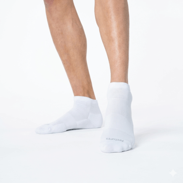 Feetures Therapeutic Cushion-גרבי ספורט עם תמיכה בריאותית יוניסקס צבע לבן