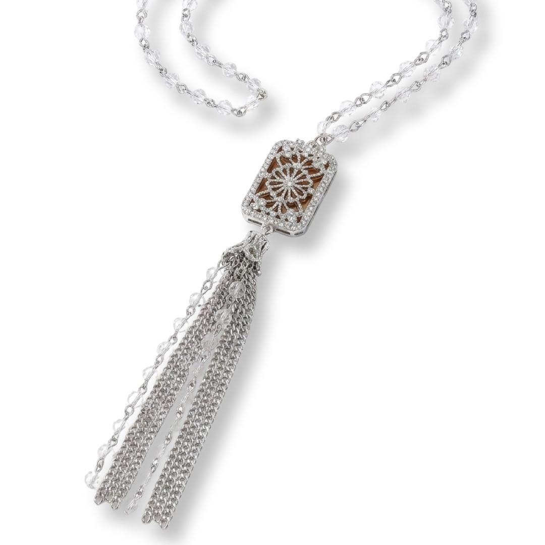 Charm -שרשרת גלאם ארוכה עם תליון מרובע וגדיל כסוף צ'ארם