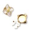 Charm | כיסוי כפתור מעוצב בדגם פרח פנינתי בגימור אמייל וזהב צ'ארם