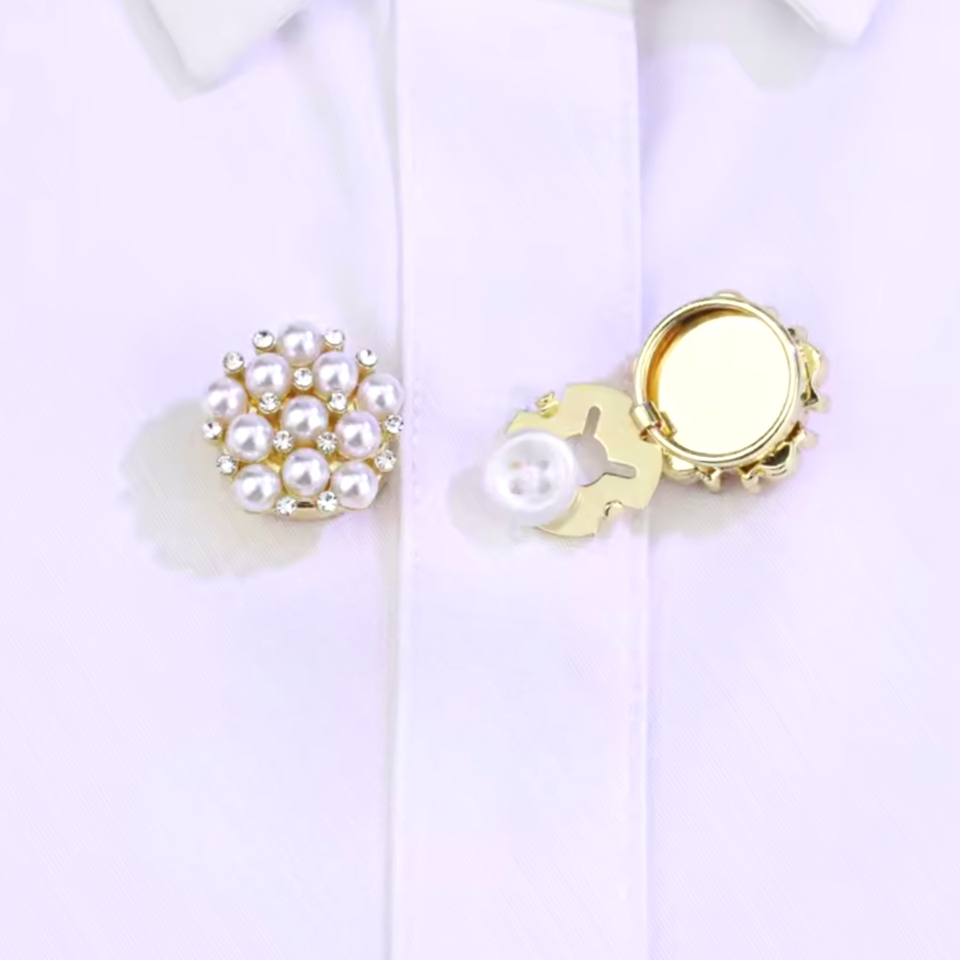 Charm | כיסוי כפתור מעוצב בשיבוץ פנינים וקריסטלים צ'ארם