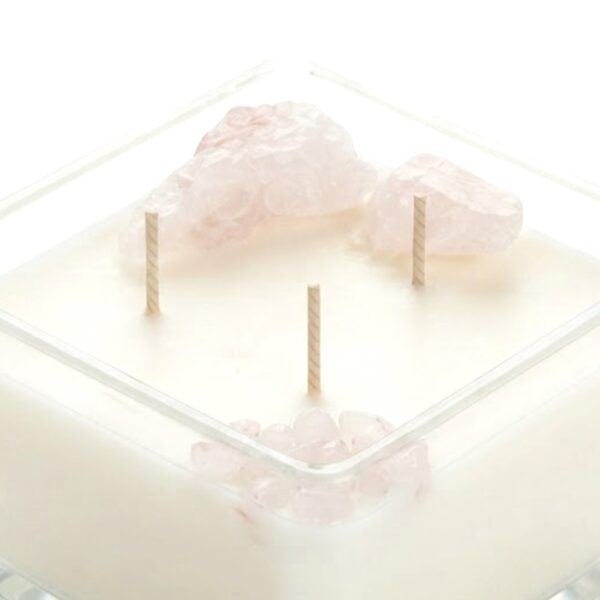 Rose Quartz Romance & Musk Vanilla Candle-נר יוקרתי גדול בניחוח פינק מאסק ווניל שחור עם קריסטלים רוז קוורץ