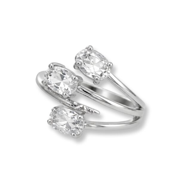 Joyas -טבעת 'שלוש אהבות' אלגנטית משובצת קריסטלים צבע כסף ג'ויה