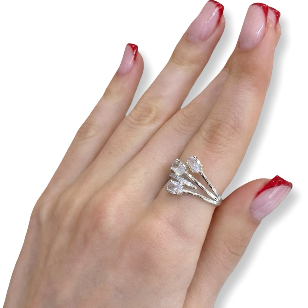 Joyas -טבעת 'שלוש אהבות' אלגנטית משובצת קריסטלים צבע כסף ג'ויה
