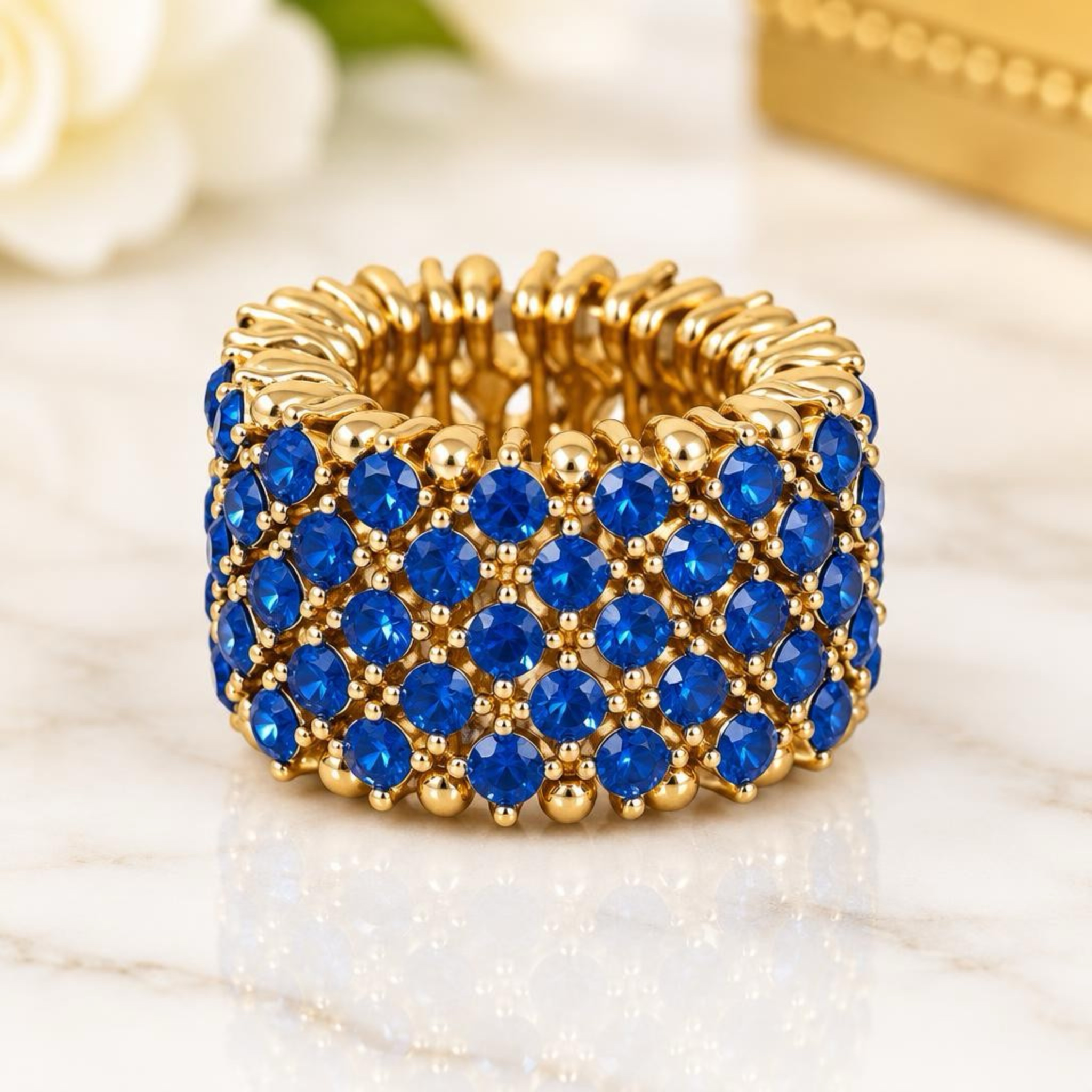 Joyas -טבעת רחבה רויאל גלאם משובץ קריסטלים צבע כחול-זהב ג'ויה